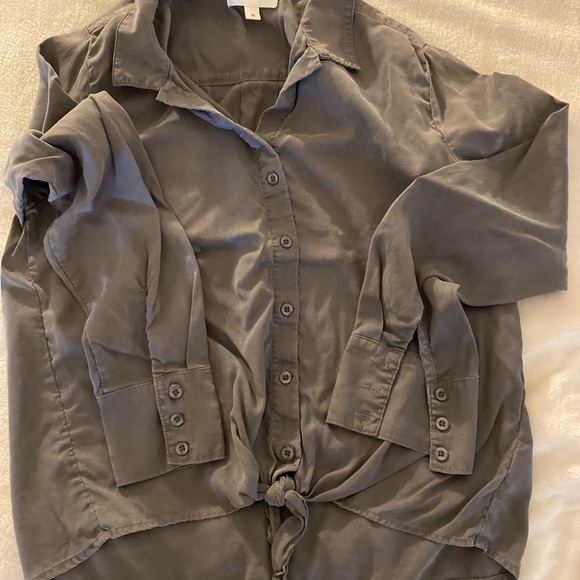 ๐ Cloth & Stone Charcoal Button-Up Blouse Size M - Picture 4 of 11